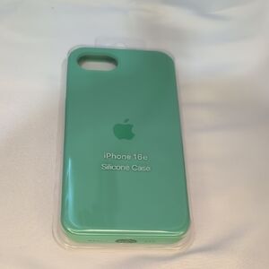 Apple iPhone 16e Silicone Case - Mint